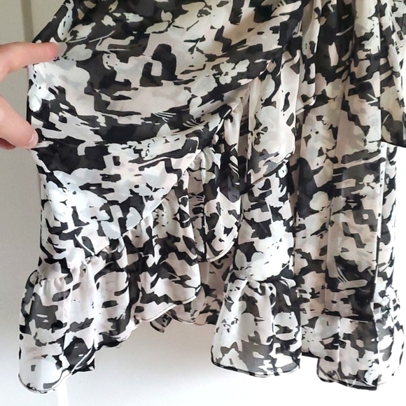 NWT MISA Los Angeles Floral Everly Wrap dress size medium - Picture 8 of 9